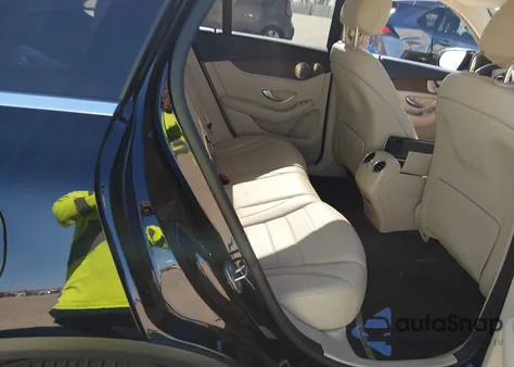 2021 Mercedes-Benz Glc 300 Suv z USA, uszkodzony, nr VIN W1N0G8DB7MV293452